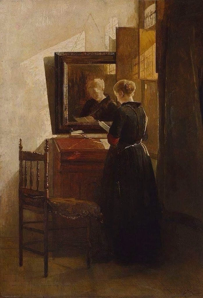 Studio di una signora alla sua scrivania, con un riflesso nello specchio